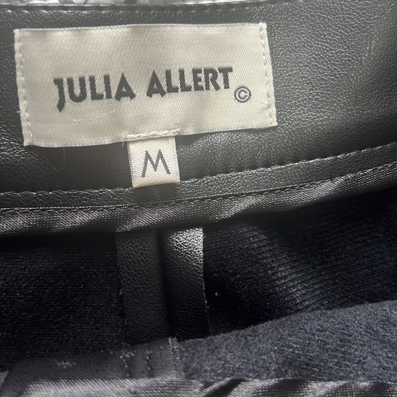 BLACK VEGAN LEATHER CROPPED TROUSERS - Picture 9 of 10